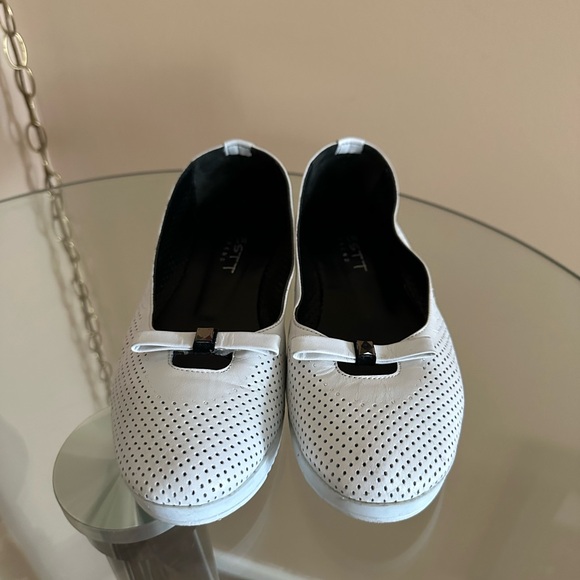 White Perforated Leather Flat Shoes by Nestt Trend Made In Türkiye Size 6.5 - Picture 8 of 8